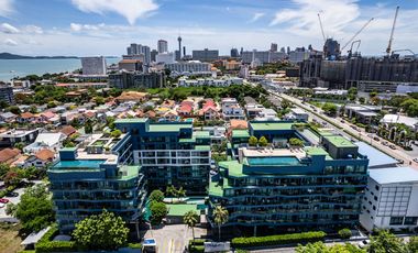 Spacious Ground Floor Condo with Pool Access