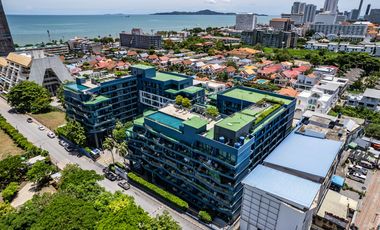 Spacious Ground Floor Condo with Pool Access
