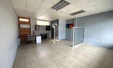 RENTO OPTIMA OFICINA DENTRO DE CENTRO COMERCIAL