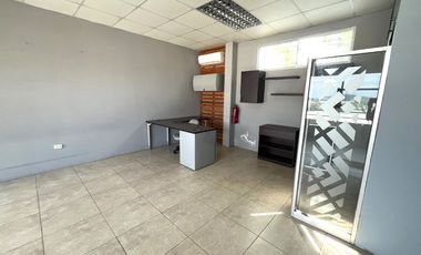 RENTO OPTIMA OFICINA DENTRO DE CENTRO COMERCIAL