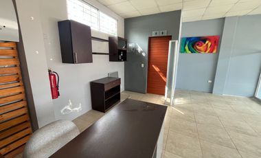RENTO OPTIMA OFICINA DENTRO DE CENTRO COMERCIAL