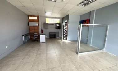 RENTO OPTIMA OFICINA DENTRO DE CENTRO COMERCIAL