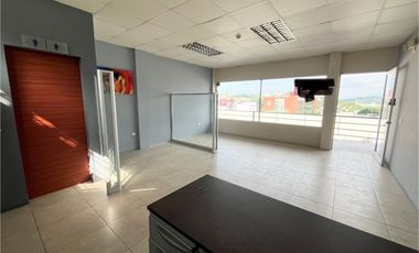 RENTO OPTIMA OFICINA DENTRO DE CENTRO COMERCIAL