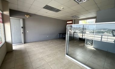 RENTO OPTIMA OFICINA DENTRO DE CENTRO COMERCIAL
