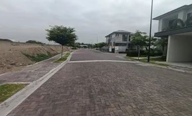 Este terreno en la Urb. Puerta al Rio esta listo para la compra ✅