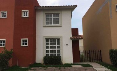 CASA EN RENTA EN VILLAS DEL CAMPO CALIMAYA SEMINUEVA