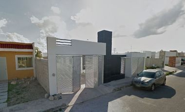 ESPACIOSA Y BONITA CASA DE REMATE   EN EXCELENTE UBICACION EN MERIDA YUC.