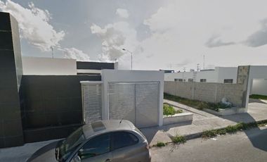 ESPACIOSA Y BONITA CASA DE REMATE   EN EXCELENTE UBICACION EN MERIDA YUC.