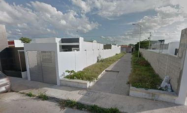 ESPACIOSA Y BONITA CASA DE REMATE   EN EXCELENTE UBICACION EN MERIDA YUC.