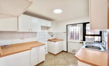 Se arrienda casa en condominio de Don Ambrosio de Zapallar, Curicó. Tres piezas 2 baños