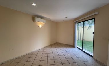 Casa en renta. Fracc. Residencial El Country, Villahermosa Tabasco.