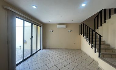 Casa en renta. Fracc. Residencial El Country, Villahermosa Tabasco.