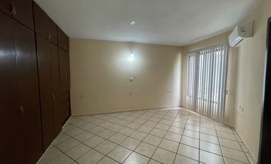 Casa en renta. Fracc. Residencial El Country, Villahermosa Tabasco.