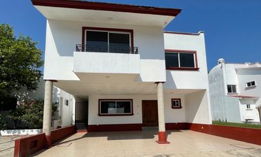 Casa en renta. Privada Macayo. Col. El Recreo. Villahermosa, Tabasco.