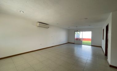 Casa en renta. Privada Macayo. Col. El Recreo. Villahermosa, Tabasco.