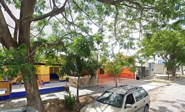 ESPACIOSA Y BONITA CASA DE REMATE   EN EXCELENTE UBICACION EN MERIDA YUC.