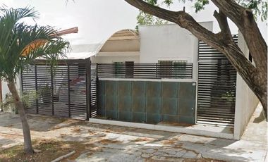 ESPACIOSA Y BONITA CASA DE REMATE   EN EXCELENTE UBICACION EN MERIDA YUC.