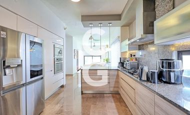 Casa en Venta en Cancun en Residencial Cumbres con 3 Recámaras