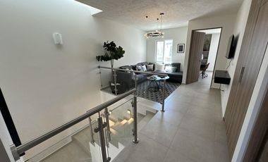 Casa en La Vista Residencial, Querétaro. Excelente ubicación frente al centro comercial Paseo Querétaro.