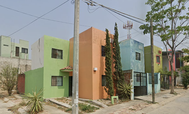 !!!!CASA EN CHIAPAS MUY BONITA, AMPLIA, CERCA DE AVENIDAS PRINCIPALES  Y TRANSPORTE!!