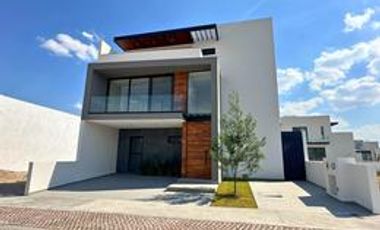 Residencia de lujo en La Vista Residencial, Querétaro. Ubicado frente al centro comercial Paseo Querétaro.