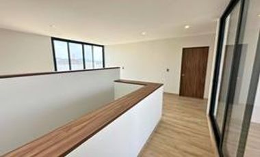 Residencia de lujo en La Vista Residencial, Querétaro. Ubicado frente al centro comercial Paseo Querétaro.