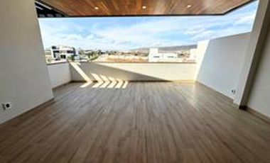 Residencia de lujo en La Vista Residencial, Querétaro. Ubicado frente al centro comercial Paseo Querétaro.
