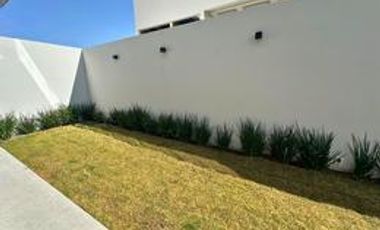Residencia de lujo en La Vista Residencial, Querétaro. Ubicado frente al centro comercial Paseo Querétaro.
