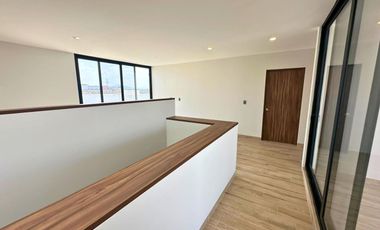 Residencia de lujo en La Vista Residencial, Querétaro. Ubicado frente al centro comercial Paseo Querétaro.