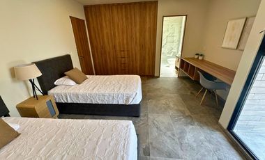 Casa de 3 niveles en Altos Juriquilla, Querétaro.