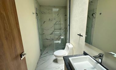 Casa de 3 niveles en Altos Juriquilla, Querétaro.