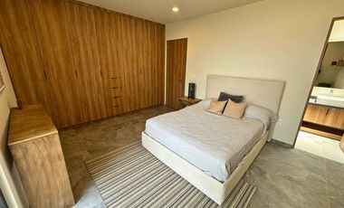 Casa de 3 niveles en Altos Juriquilla, Querétaro.