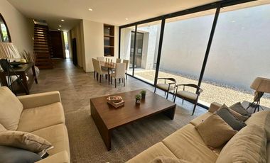 Casa de 3 niveles en Altos Juriquilla, Querétaro.