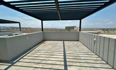 Casa de 3 niveles en Altos Juriquilla, Querétaro.