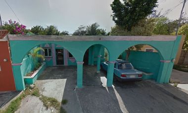 CONTAMOS CON LA ESCRITURA DE ESPACIOSA Y BONITA CASA DE REMATE   EN EXCELENTE UBICACION EN MERIDA YUC.