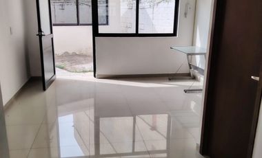 Oficina o consultorio en renta, Avenida Guerrero 1688, frente a parque Irekua,