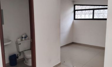 Oficina o consultorio en renta, Avenida Guerrero 1688, frente a parque Irekua,