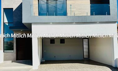 Casa en venta con recámara en planta baja Fracc. Bosque Real$7,250,000