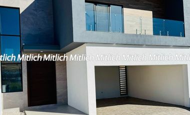 Casa en venta con recámara en planta baja Fracc. Bosque Real$7,250,000