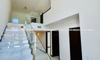 Casa en venta con recámara en planta baja Fracc. Bosque Real$7,250,000