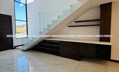 Casa en venta con recámara en planta baja Fracc. Bosque Real$7,250,000