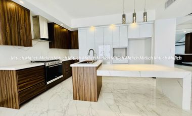 Casa en venta con recámara en planta baja Fracc. Bosque Real$7,250,000