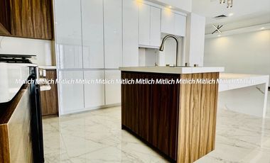 Casa en venta con recámara en planta baja Fracc. Bosque Real$7,250,000