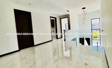 Casa en venta con recámara en planta baja Fracc. Bosque Real$7,250,000