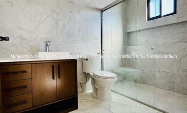 Casa en venta con recámara en planta baja Fracc. Bosque Real$7,250,000