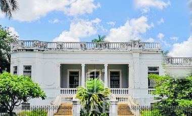 Venta de Imponente Joya Arquitectónica, en Mérida.