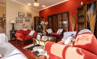 Lujosa villa en venta con 2.875m2T sector Santa María de Sayausí