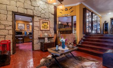 Lujosa villa en venta con 2.875m2T sector Santa María de Sayausí