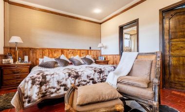 Lujosa villa en venta con 2.875m2T sector Santa María de Sayausí