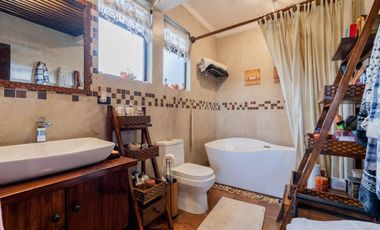 Lujosa villa en venta con 2.875m2T sector Santa María de Sayausí